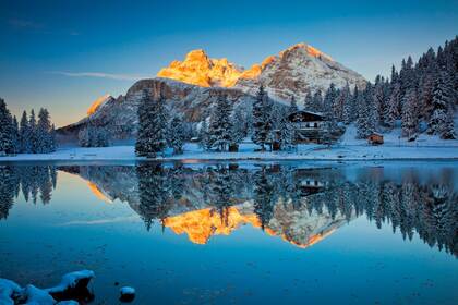 有山，有雪，有湖，才能构成这最美的一幅风景