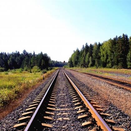 一眼望不到头，蜿蜒的铁路，铁轨高清QQ风景头像图片