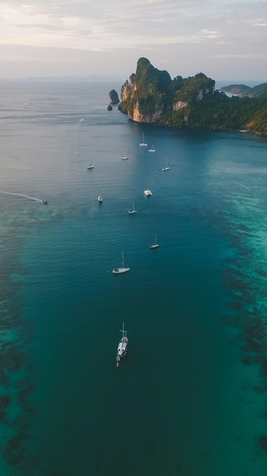 绝美的海岸沙滩航拍4K风景高清手机壁纸8月23日推荐第4张壁纸