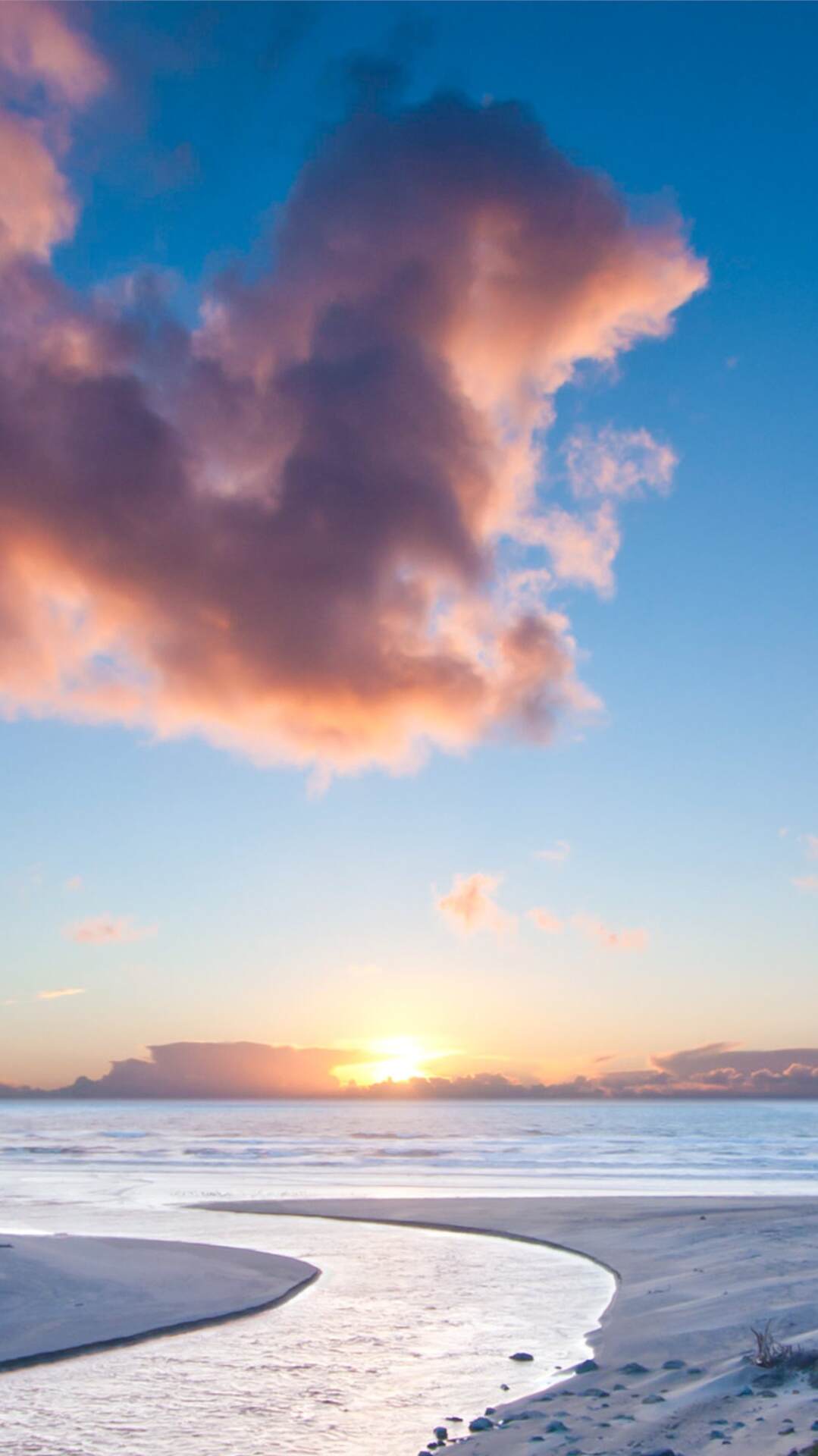 日出前的海边沙滩风景手机壁纸