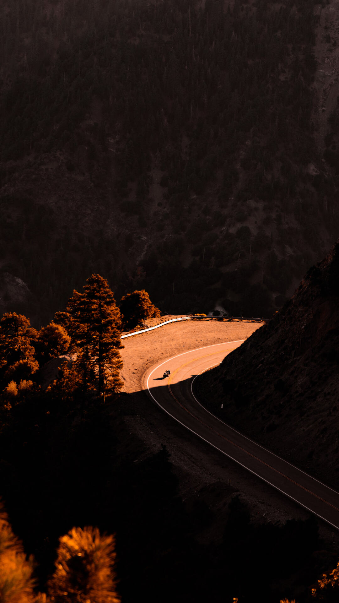 穿山公路的弯道摄影高清手机壁纸