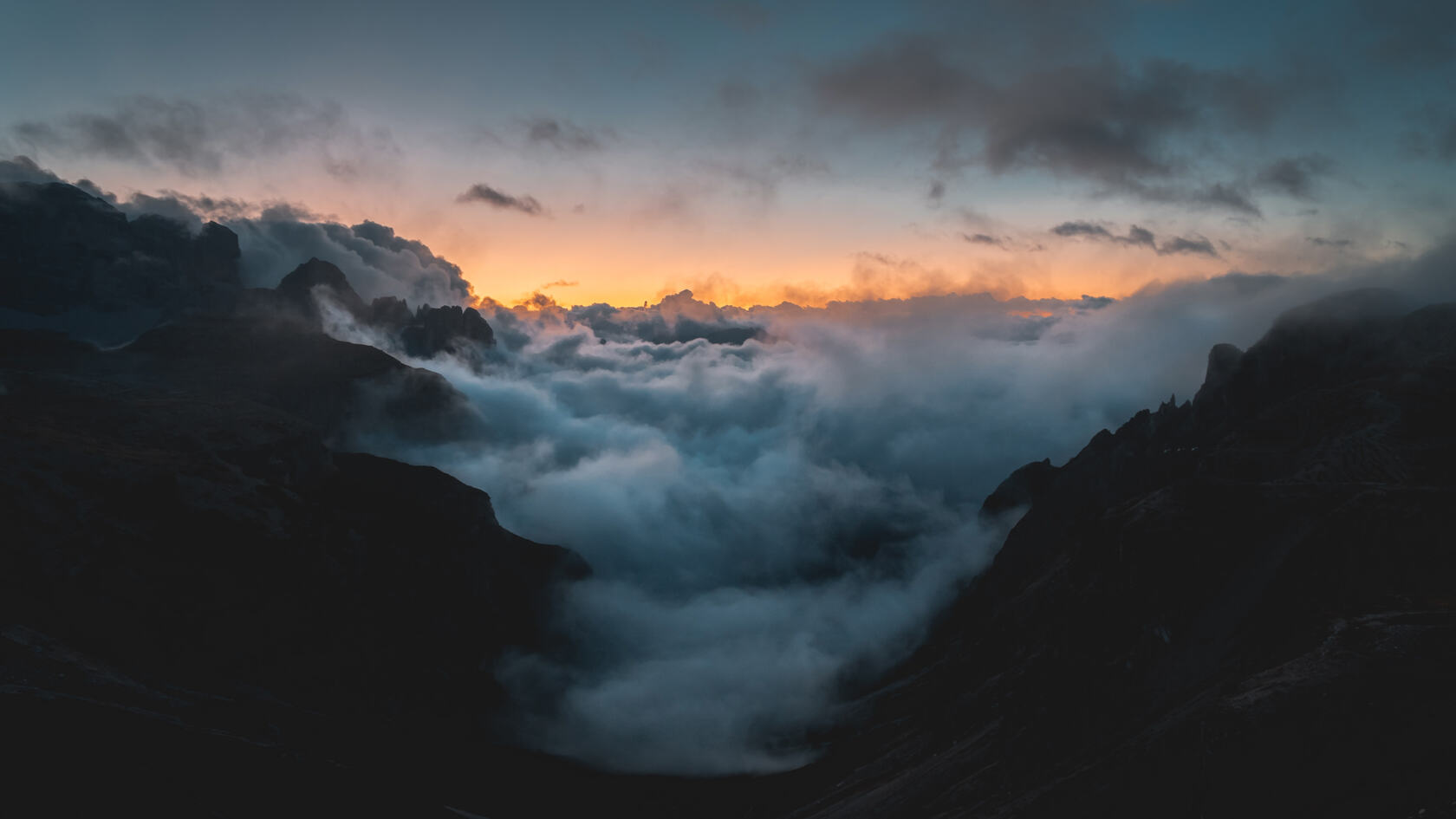 10月9日整合精选大山被雾围绕的唯美风景电脑壁纸合集套图1