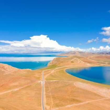 西藏色林错风景，中国第二大咸水湖湖泊、大草原旅游风光图片