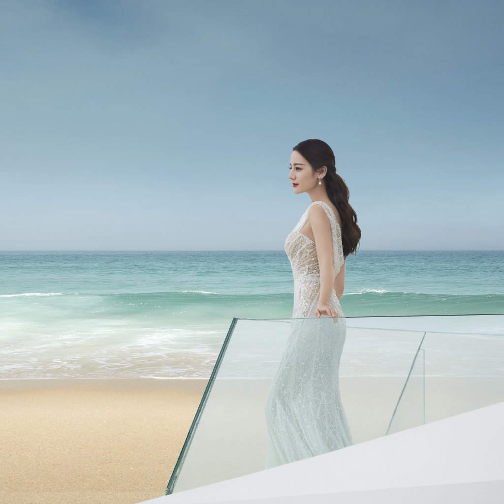 迪丽热巴人鱼公主装白裙超美海边写真照图片