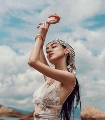 香港明星演员，模特儿陈凯琳狂野户外婚纱系列性感写真图集组图5