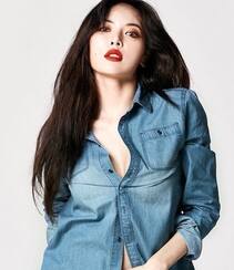韩国女艺人泫雅紧身牛仔裤套装着身显小蛮腰美腿写真图片组图4