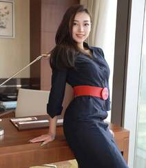 长发气质微胖身材凹凸有致美女郑颖姗性感黑丝空乘制服办公室写真图片