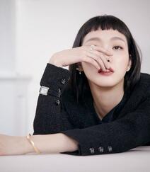 韩国女演员金高银齐刘海长发发型个性写真图片组图5