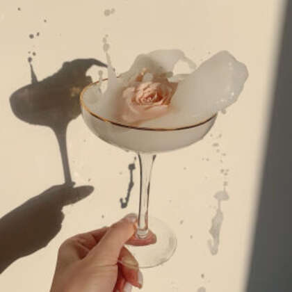 水 杯子 玫瑰花 刹那间的美感 好看有创意的静止镜头摄影QQ头像图片