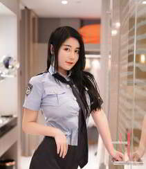 微胖身材童颜欧派美女美七Mia经典情趣制服黑丝袜私房高清写真套图组图3