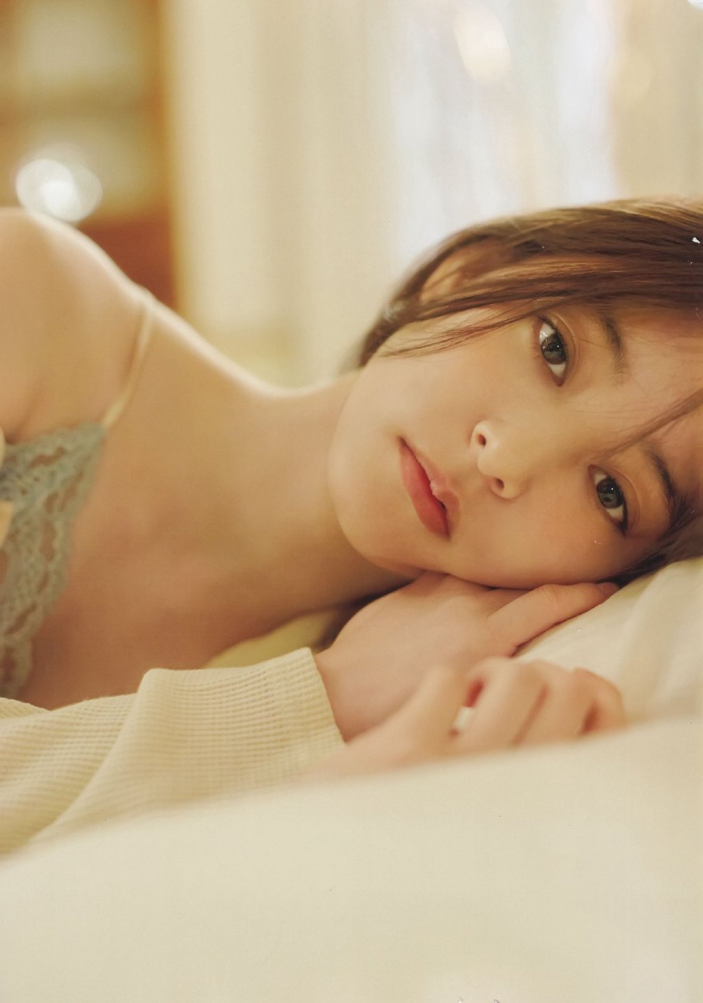 日本美女演员、平面模特新木优子性感吊带睡裙私房浴室，床上写真图片图片