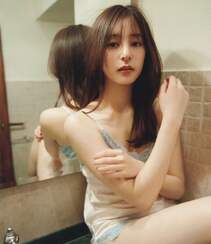 日本美女演员、平面模特新木优子性感吊带睡裙私房浴室，床上写真图片组图3