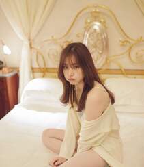 日本美女演员、平面模特新木优子性感吊带睡裙私房浴室，床上写真图片组图6