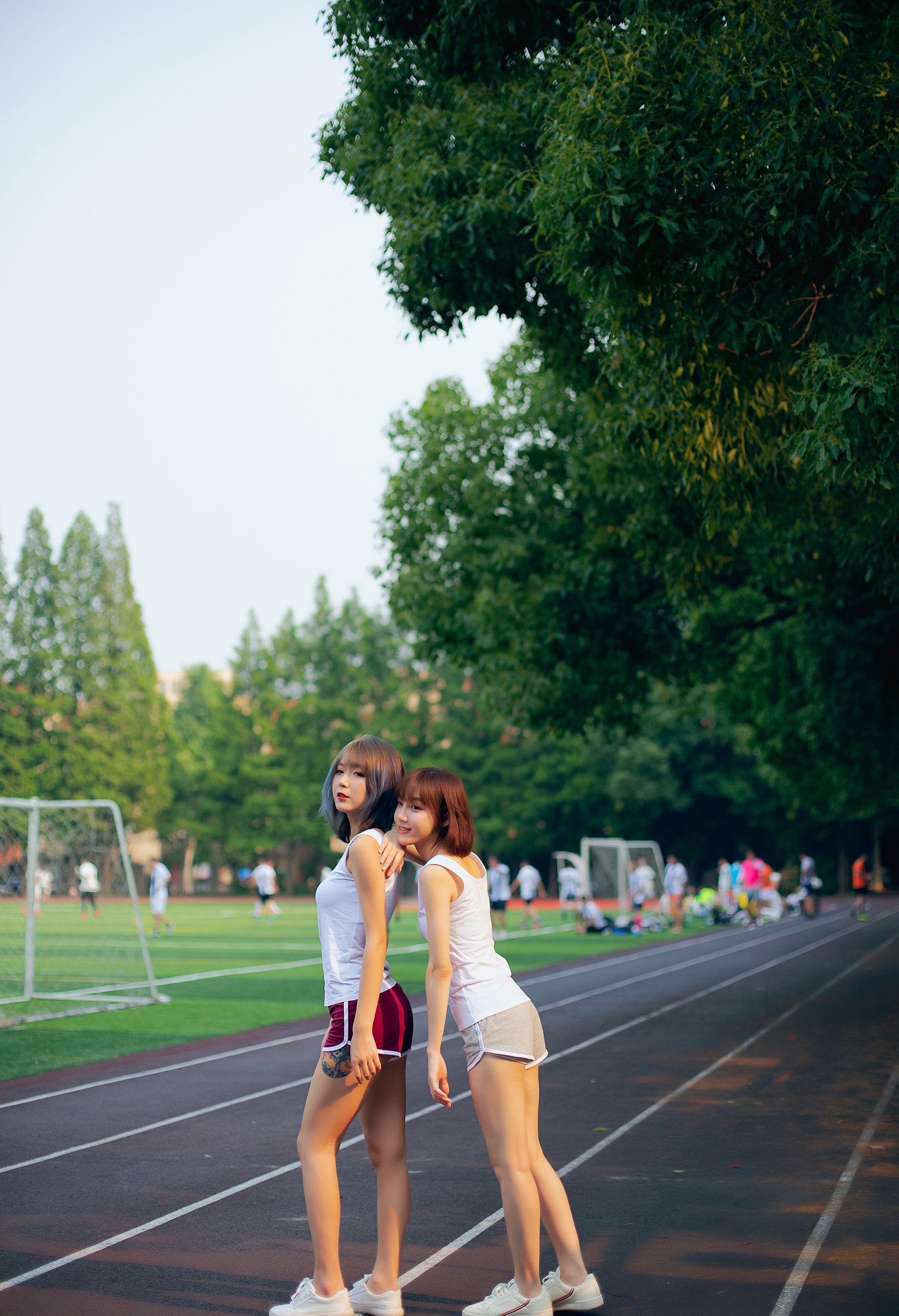 美少女闺蜜一对，白色背心短裤美少女闺蜜校园内衣可爱迷人写真美照套图7