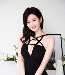 笑容甜美，拥有高级脸的极品美女露儿性感黑色连体衣高清写真图片组图5