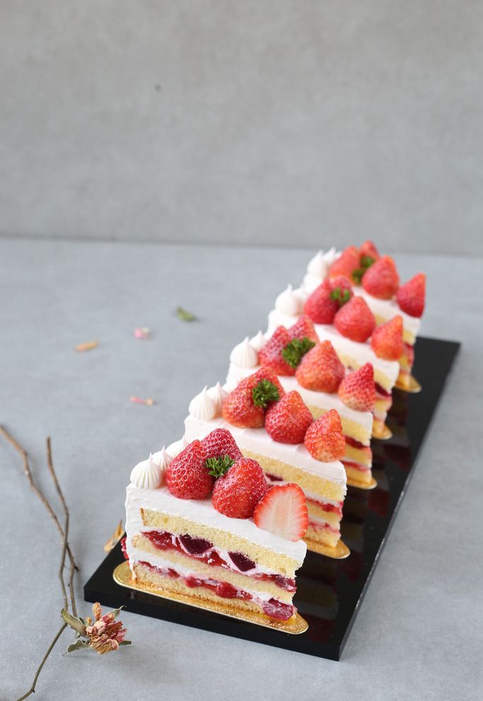 美味可口的草莓，山莓蛋糕图片图片