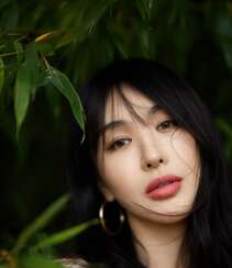 李菲儿性感迷人印花连衣裙森系写真，尽显白皙肌肤美胸和温柔气质组图9