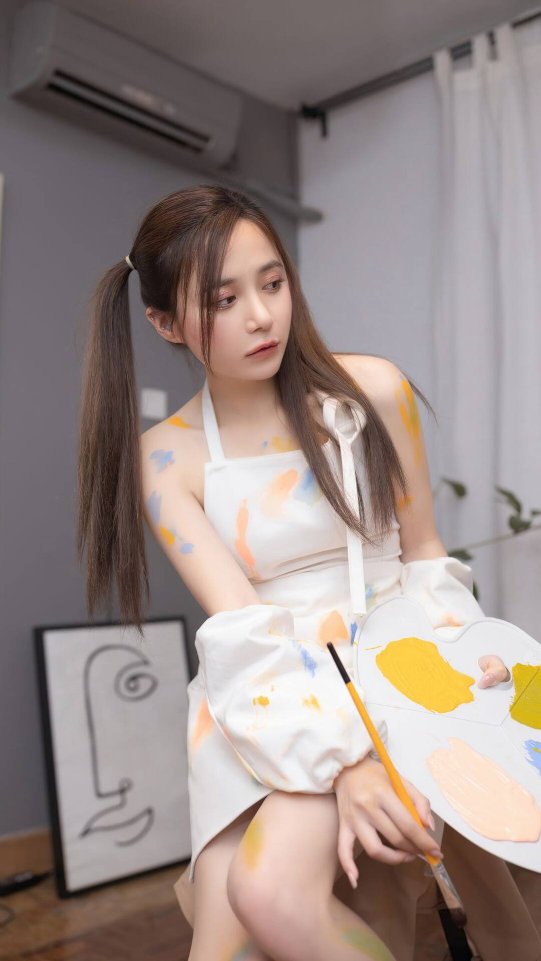 画画的少女 满是油墨的双马尾养眼美少女手机壁纸套图第4张壁纸