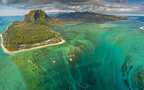 俯瞰视觉 湛蓝的海水，迷人的海岛 山水 树木风光景色旅游壁纸图片组图1