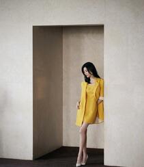 景甜气质优雅yellow 黄西服连衣裙套装着身甜美写真照片组图4