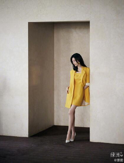 景甜气质优雅yellow 黄西服连衣裙套装着身甜美写真照片