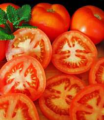 摆在桌上的西红柿（番茄）高清微距摄影美图欣赏组图5