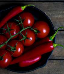 摆在桌上的西红柿（番茄）高清微距摄影美图欣赏组图3