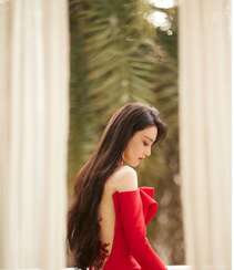 张馨予性感优雅红色连衣裙大秀美背写真图片组图9