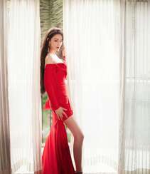 张馨予性感优雅红色连衣裙大秀美背写真图片组图10