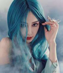 Angelababy蓝色双麻花辫发型登杂志梦幻写真图片组图1