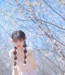 桃花林树下的双麻花辫清纯美少女萝莉清新公主裙装扮写真美照组图3