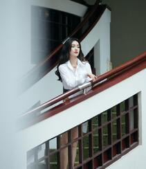 Angelababy杨颖清爽干练白色衬衫穿着气质写真照片组图7
