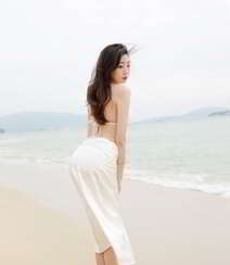 海边沙滩比基尼白裙美女安琪Yee性感旅拍写真显完美迷人身材组图5
