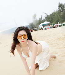 海边沙滩比基尼白裙美女安琪Yee性感旅拍写真显完美迷人身材组图10