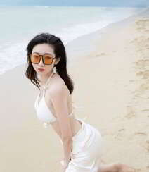 海边沙滩比基尼白裙美女安琪Yee性感旅拍写真显完美迷人身材组图12