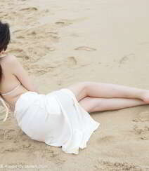 海边沙滩比基尼白裙美女安琪Yee性感旅拍写真显完美迷人身材组图15