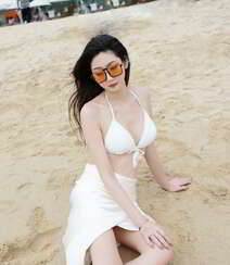 海边沙滩比基尼白裙美女安琪Yee性感旅拍写真显完美迷人身材组图14