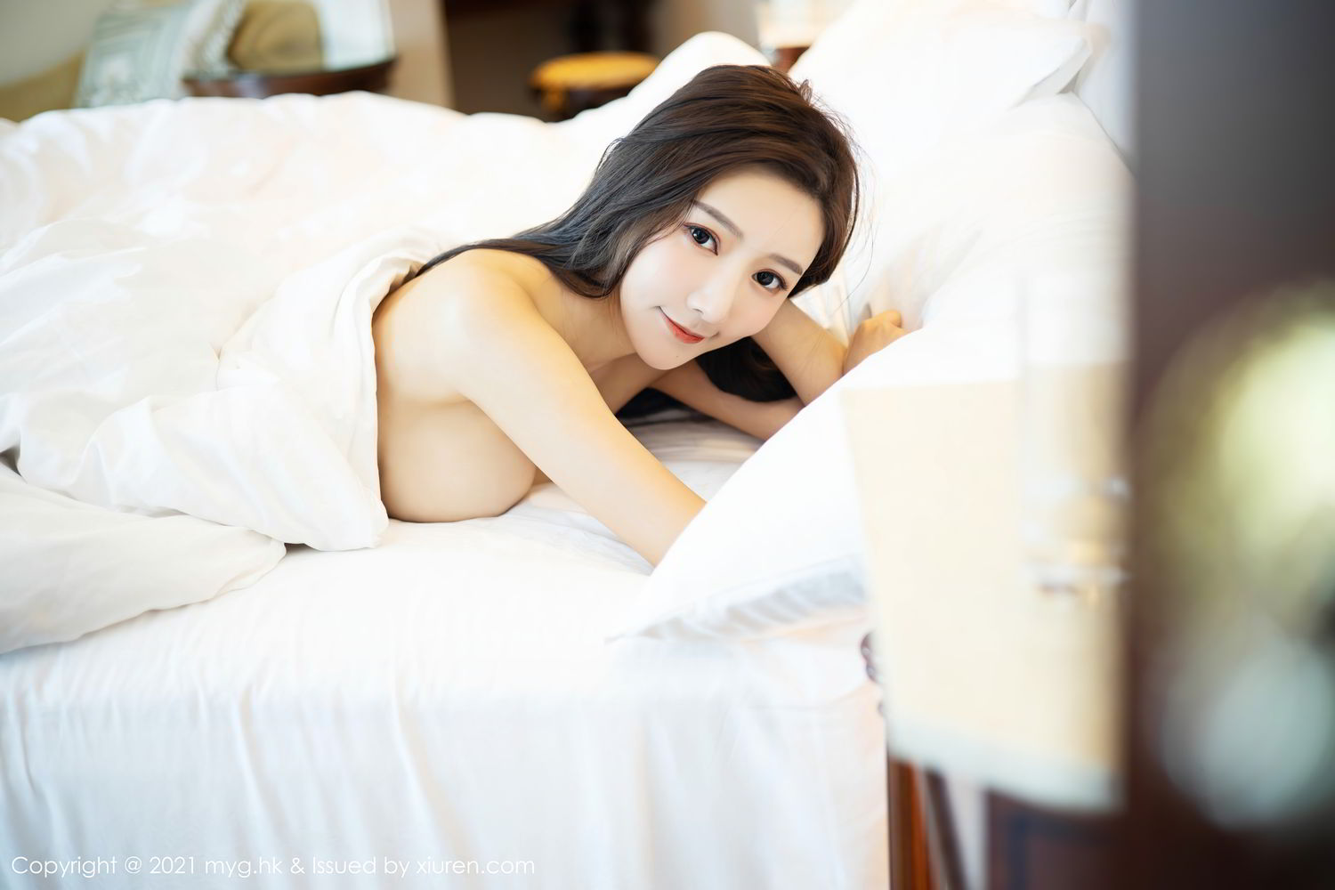 喜欢赖床，喜欢裸睡的网红美女嫩模王馨瑶yanni清晨慵懒起床过程写真套图图片