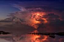雷暴，海洋上空的雷暴，黑压压的乌云，敬畏大自然高清壁纸图片