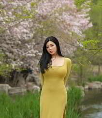 身材堪称波涛汹涌的大屁股美女娜露Selena户外踏青优雅写真套图组图11