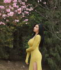 身材堪称波涛汹涌的大屁股美女娜露Selena户外踏青优雅写真套图组图18