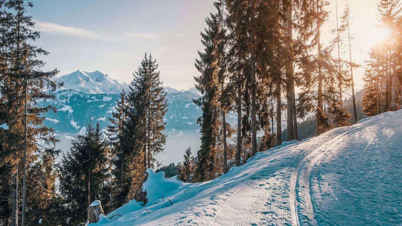 皑皑白雪，雪山，小木屋唯美景色壁纸图片套图3