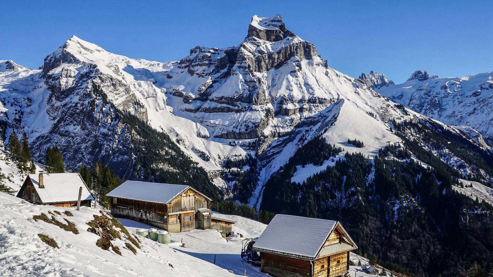 皑皑白雪，雪山，小木屋唯美景色壁纸图片第7张图片