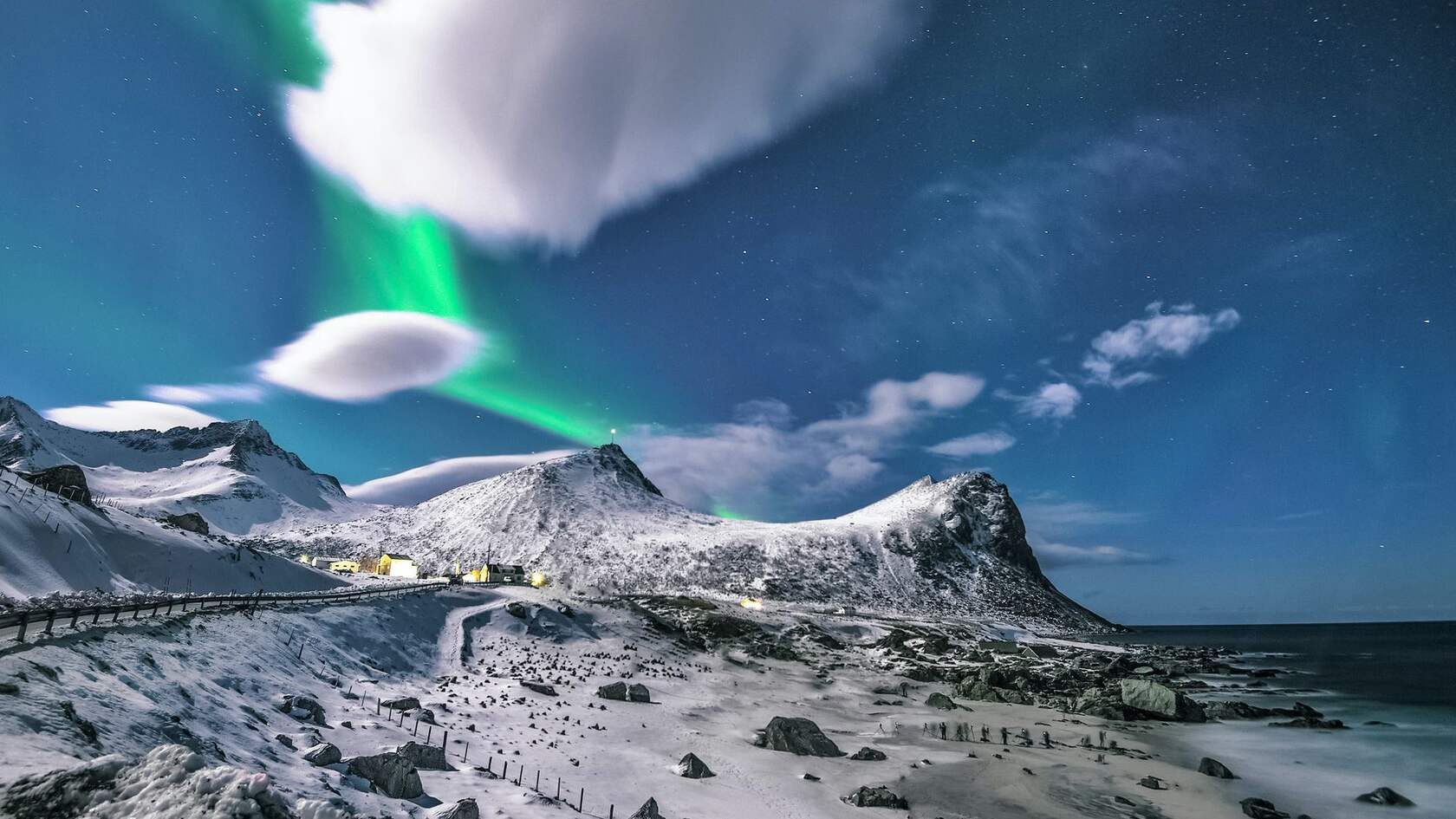 雪山极地，休息区，北极光，白云 唯美雪山风景壁纸图片第1张图片