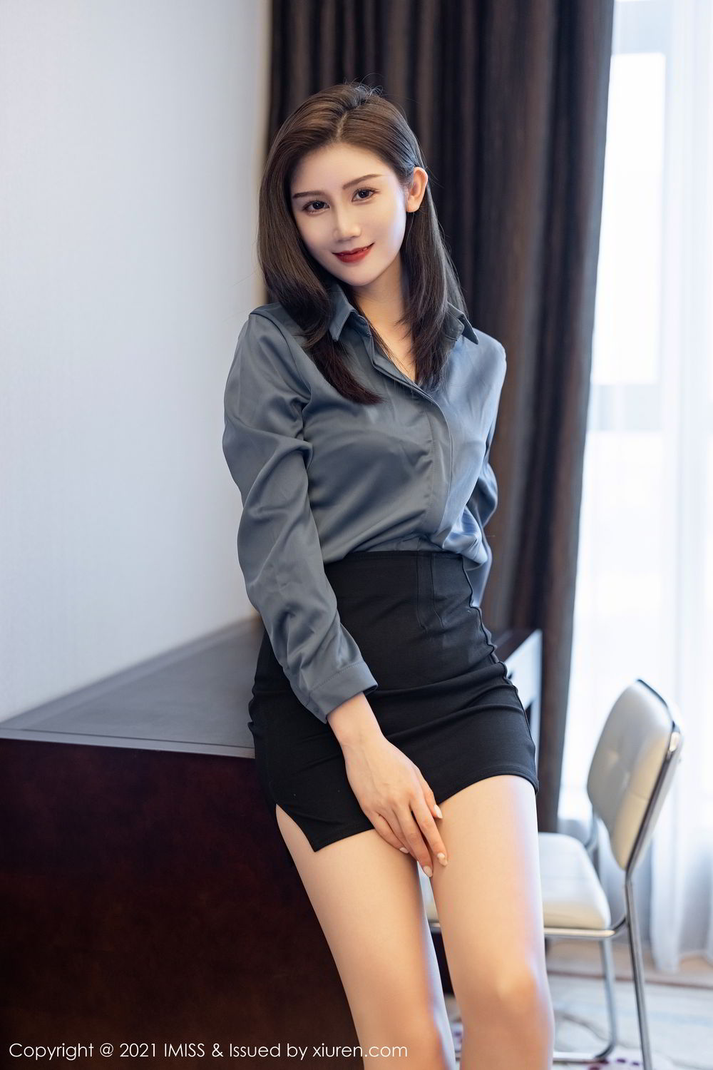 窈窕身姿美女御姐SISY思经典都市OL制服短裙丝袜诱惑写真套图套图2