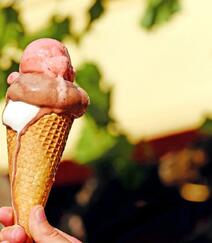 甜筒冰淇淋，清凉解暑，各式各样的脆片甜筒冰淇淋唯美图片组图1