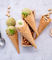 甜筒冰淇淋，清凉解暑，各式各样的脆片甜筒冰淇淋唯美图片组图10