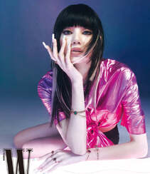 LISA时尚酷飒穿搭登某杂志八月刊性感图片组图2