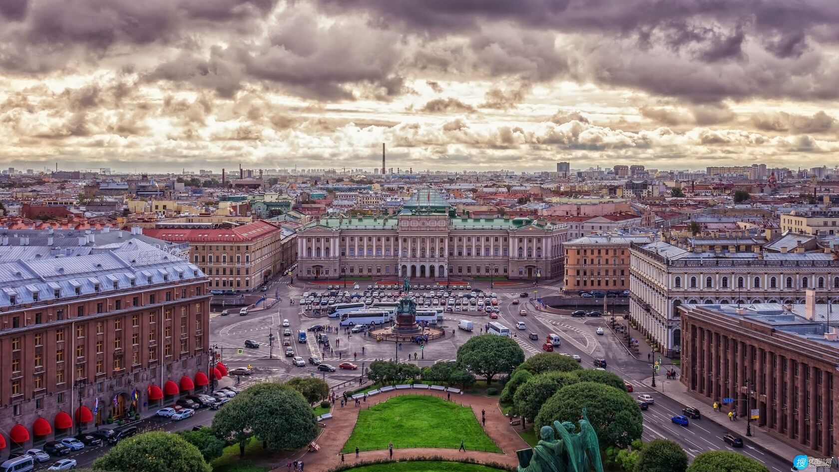 被云遮蔽了阳光的俄罗斯圣彼得堡黄昏唯美高清桌面壁纸图片第1张图片