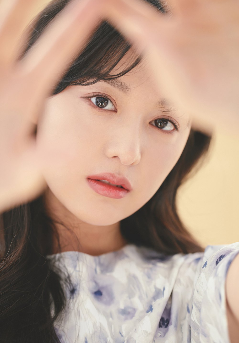 韩国女演员金智媛化身精致女人最新优雅气质穿搭写真图片图片